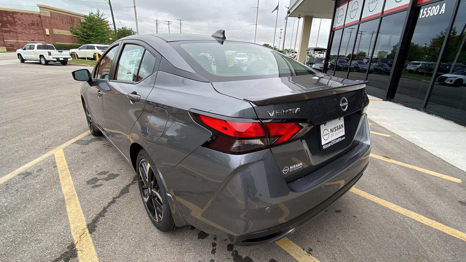 2024 Nissan Versa 1.6 SR 9