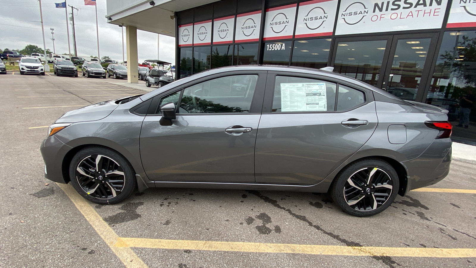 2024 Nissan Versa 1.6 SR 10