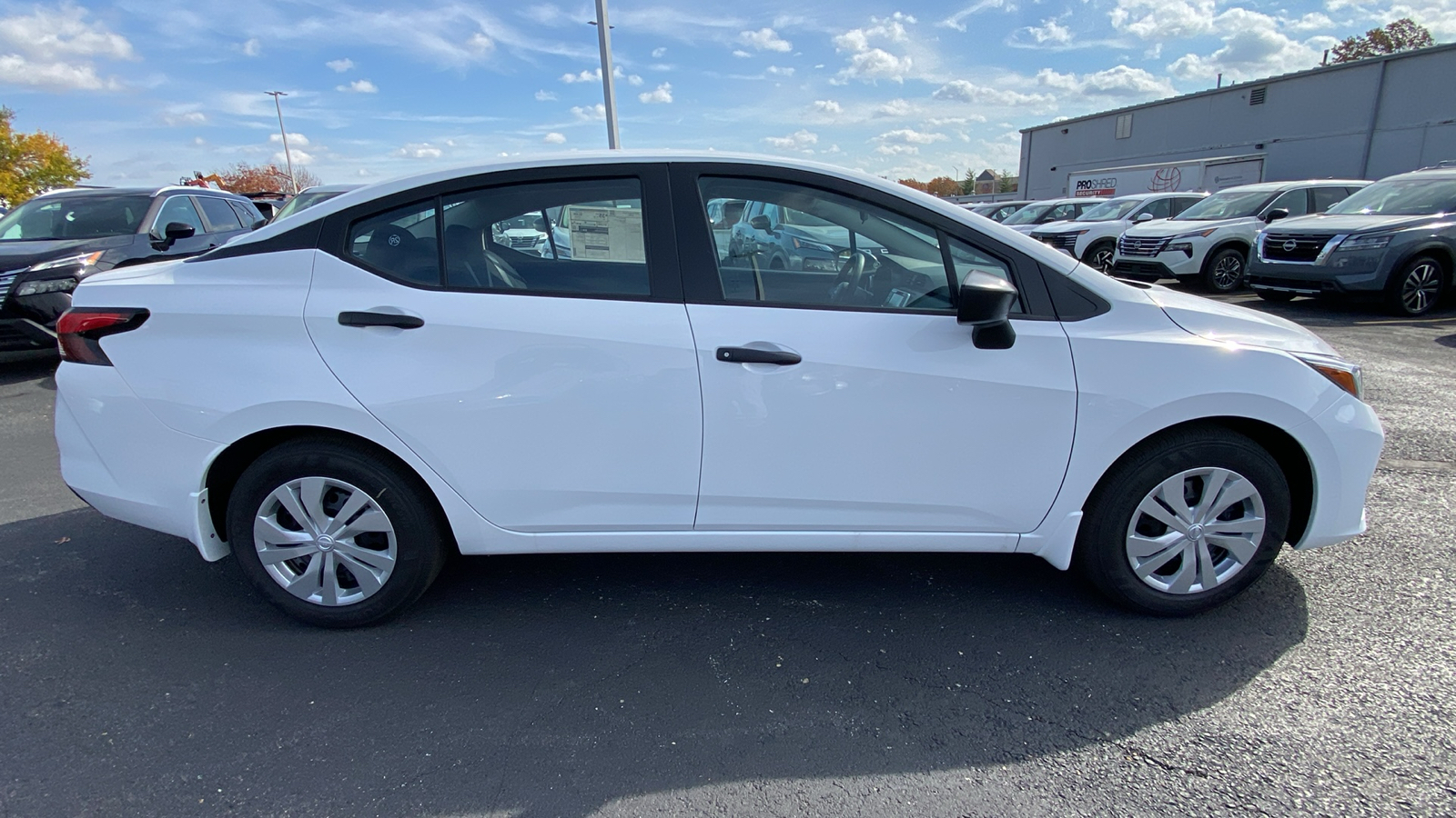 2024 Nissan Versa 1.6 S 4