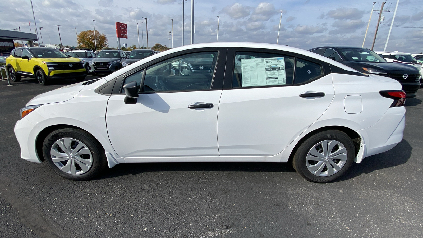 2024 Nissan Versa 1.6 S 8