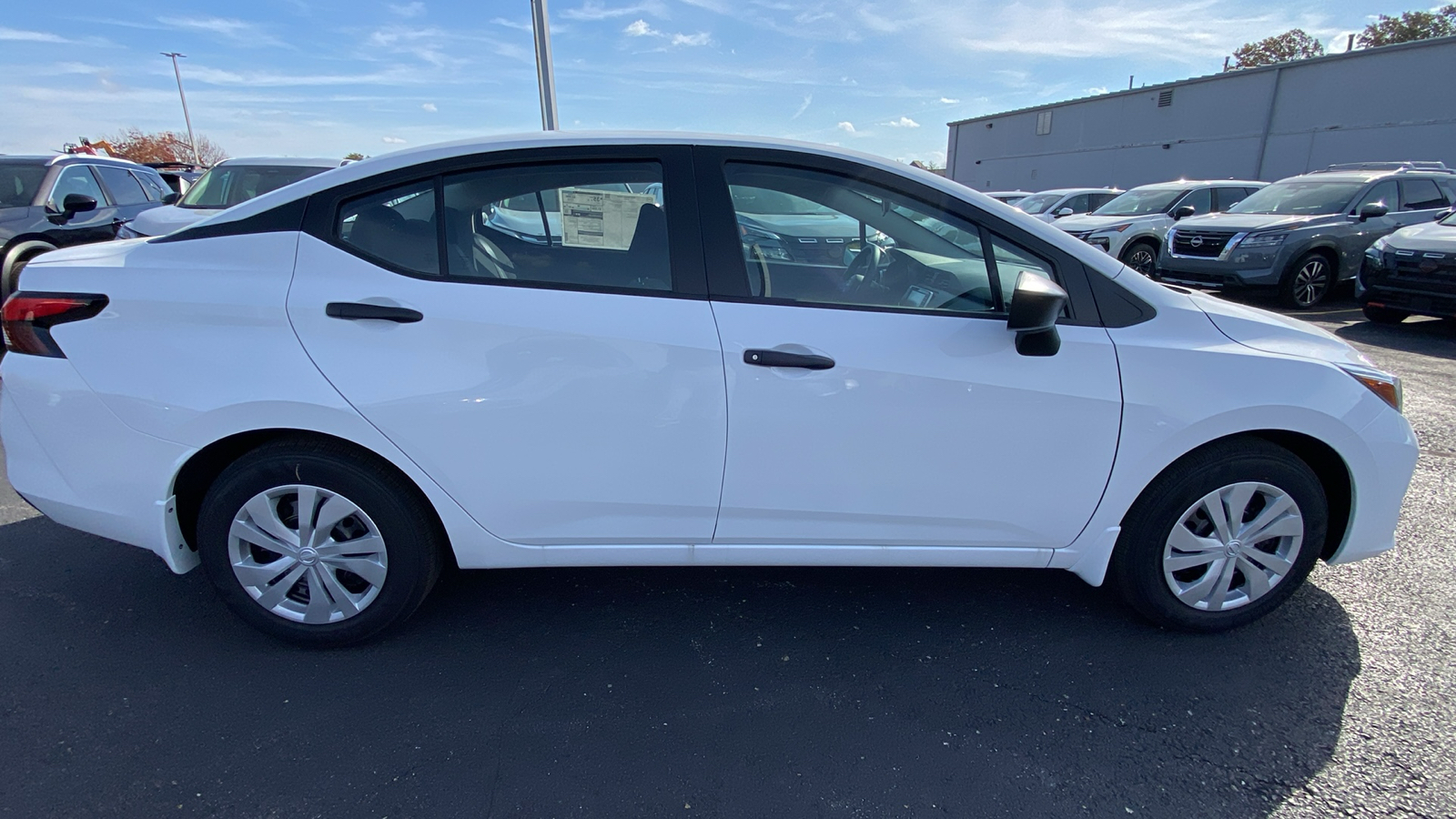 2024 Nissan Versa 1.6 S 4