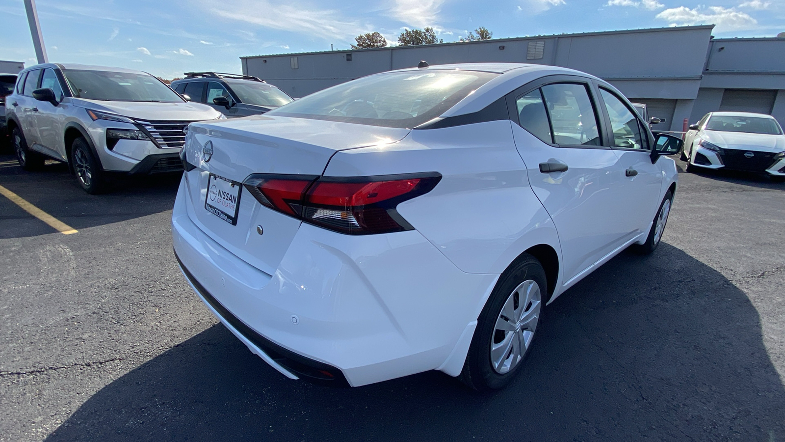 2024 Nissan Versa 1.6 S 5