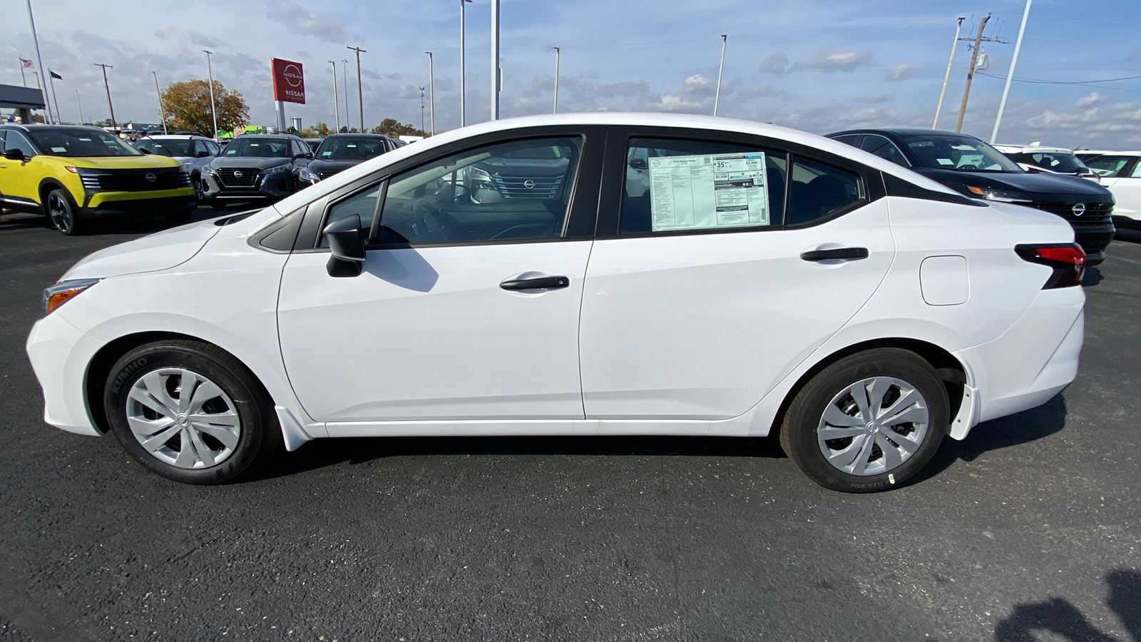 2024 Nissan Versa 1.6 S 8