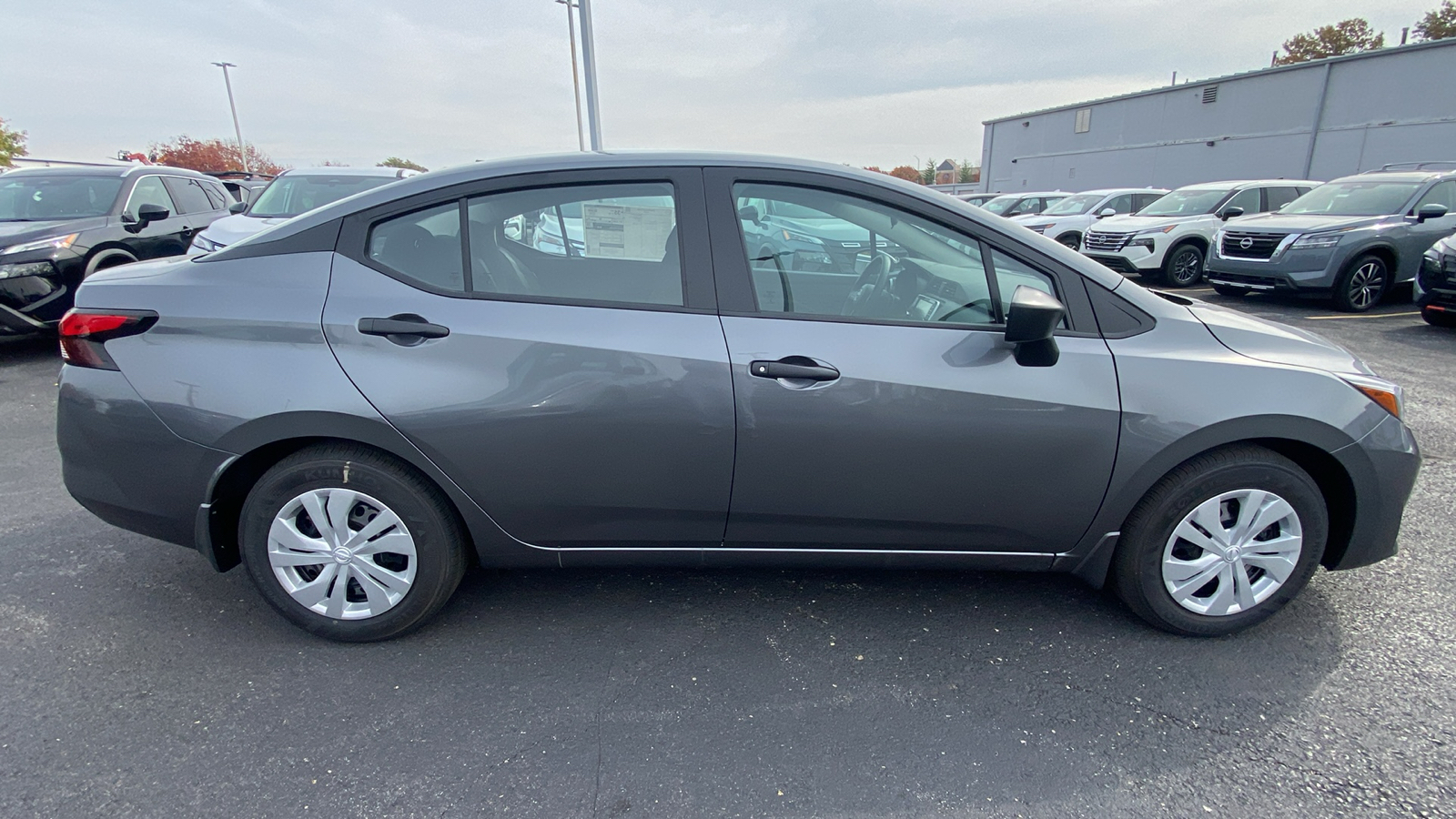 2024 Nissan Versa 1.6 S 4