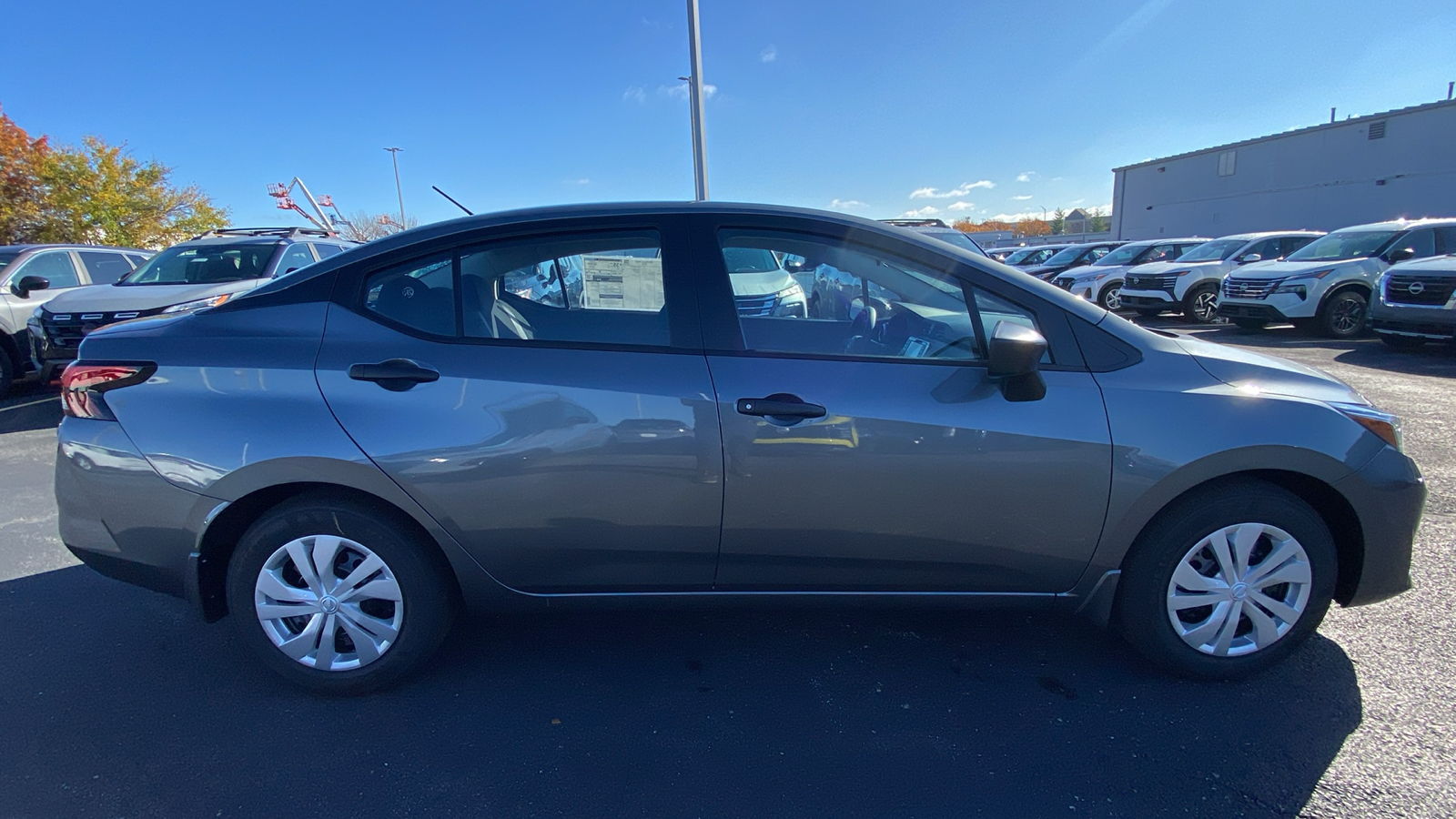 2024 Nissan Versa 1.6 S 4