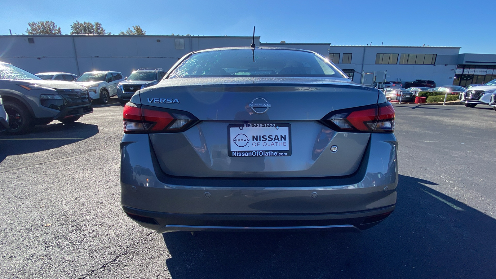 2024 Nissan Versa 1.6 S 6