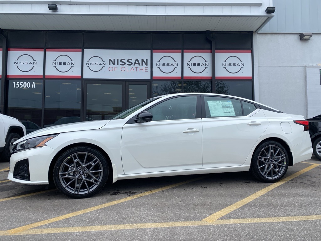 2024 Nissan Altima 2.0 SR 2