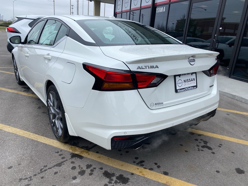 2024 Nissan Altima 2.0 SR 12