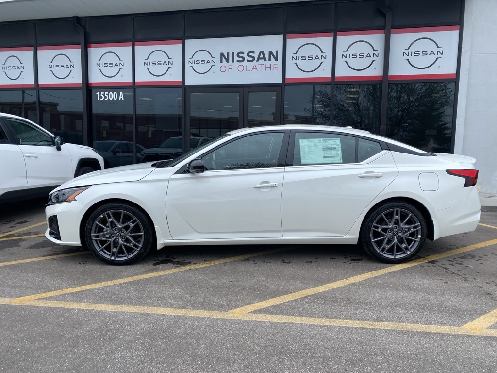 2024 Nissan Altima 2.0 SR 13