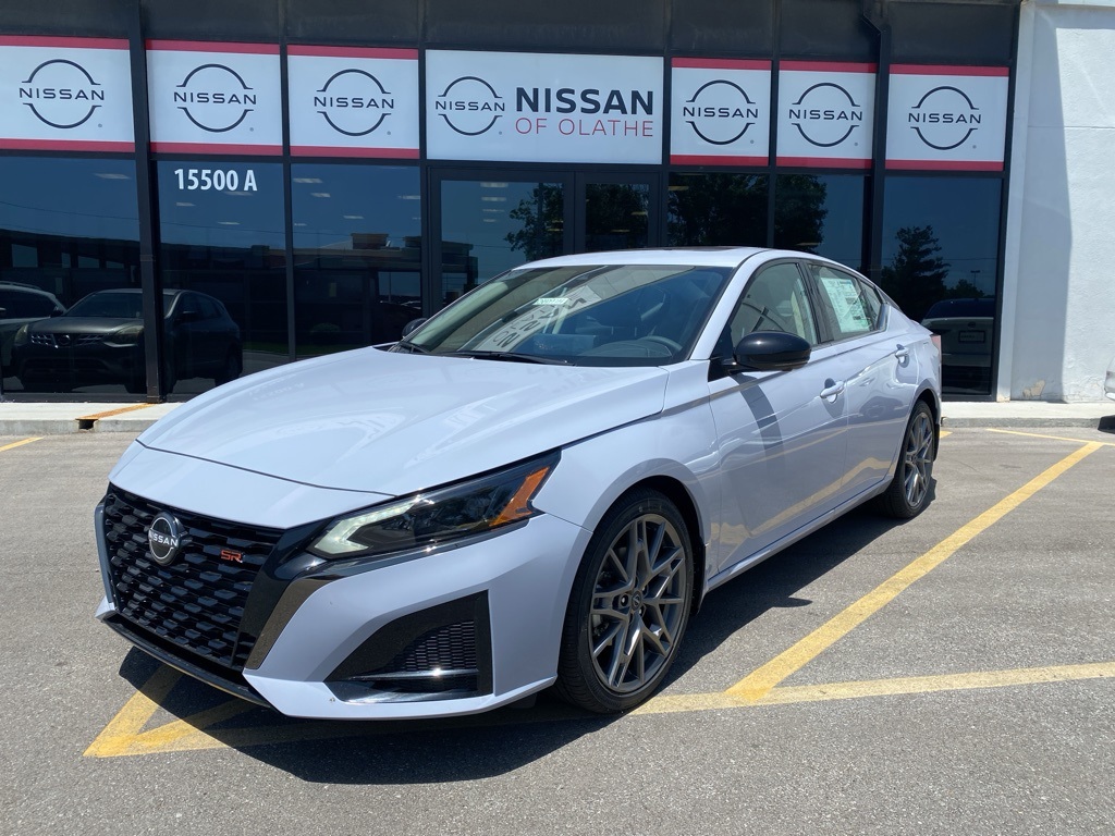 2024 Nissan Altima 2.0 SR 2