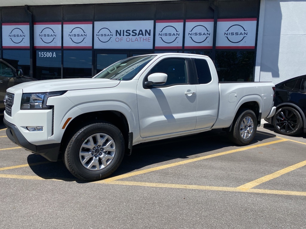 2024 Nissan Frontier SV 2