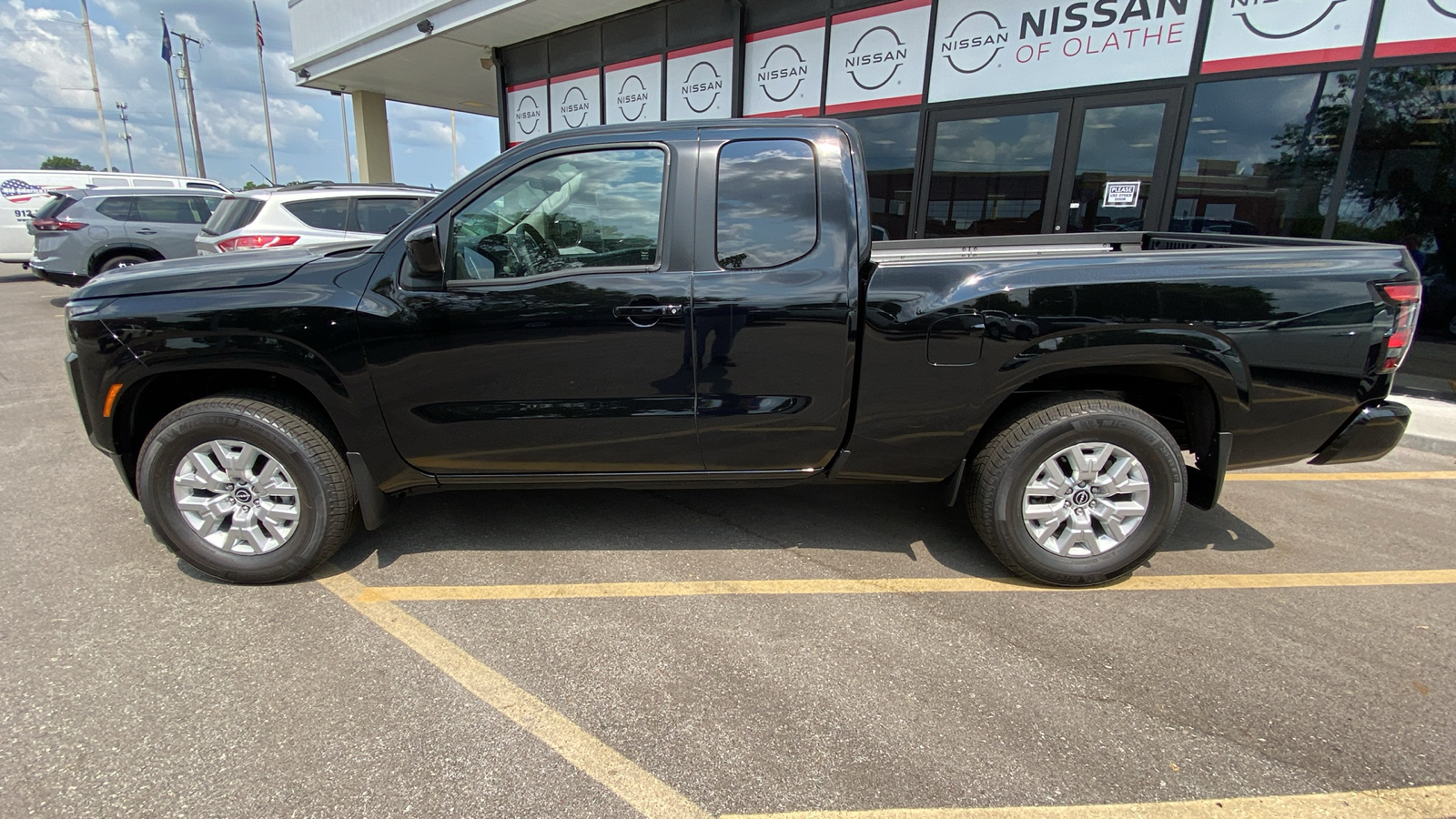 2024 Nissan Frontier SV 10