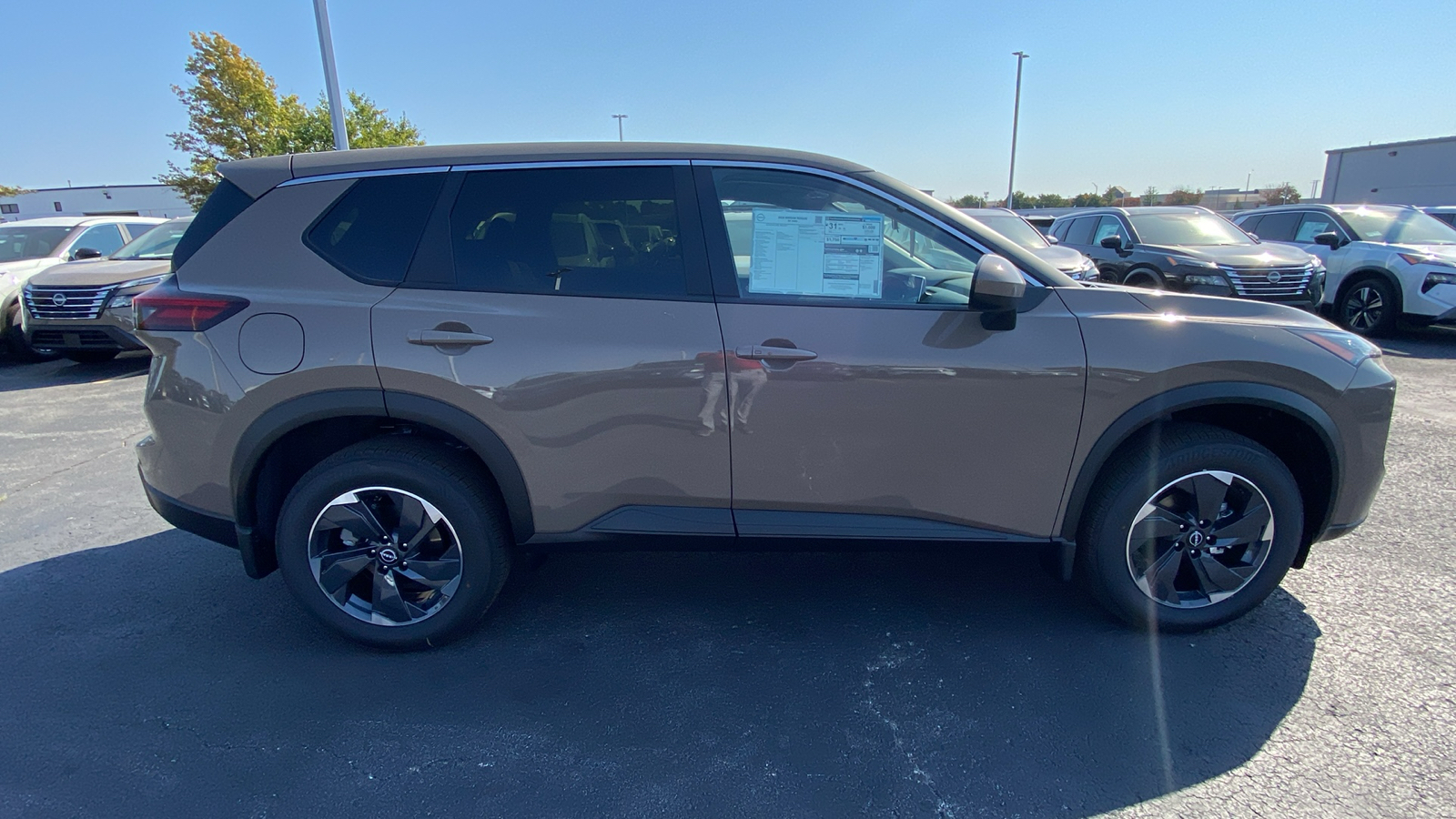 2024 Nissan Rogue SV 4