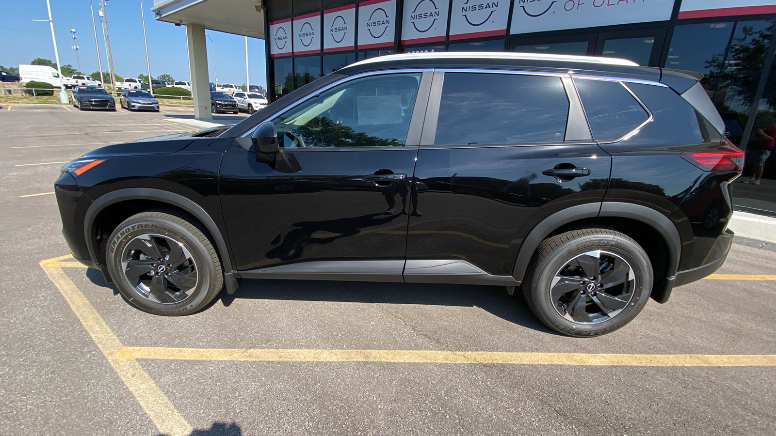 2024 Nissan Rogue SV 9