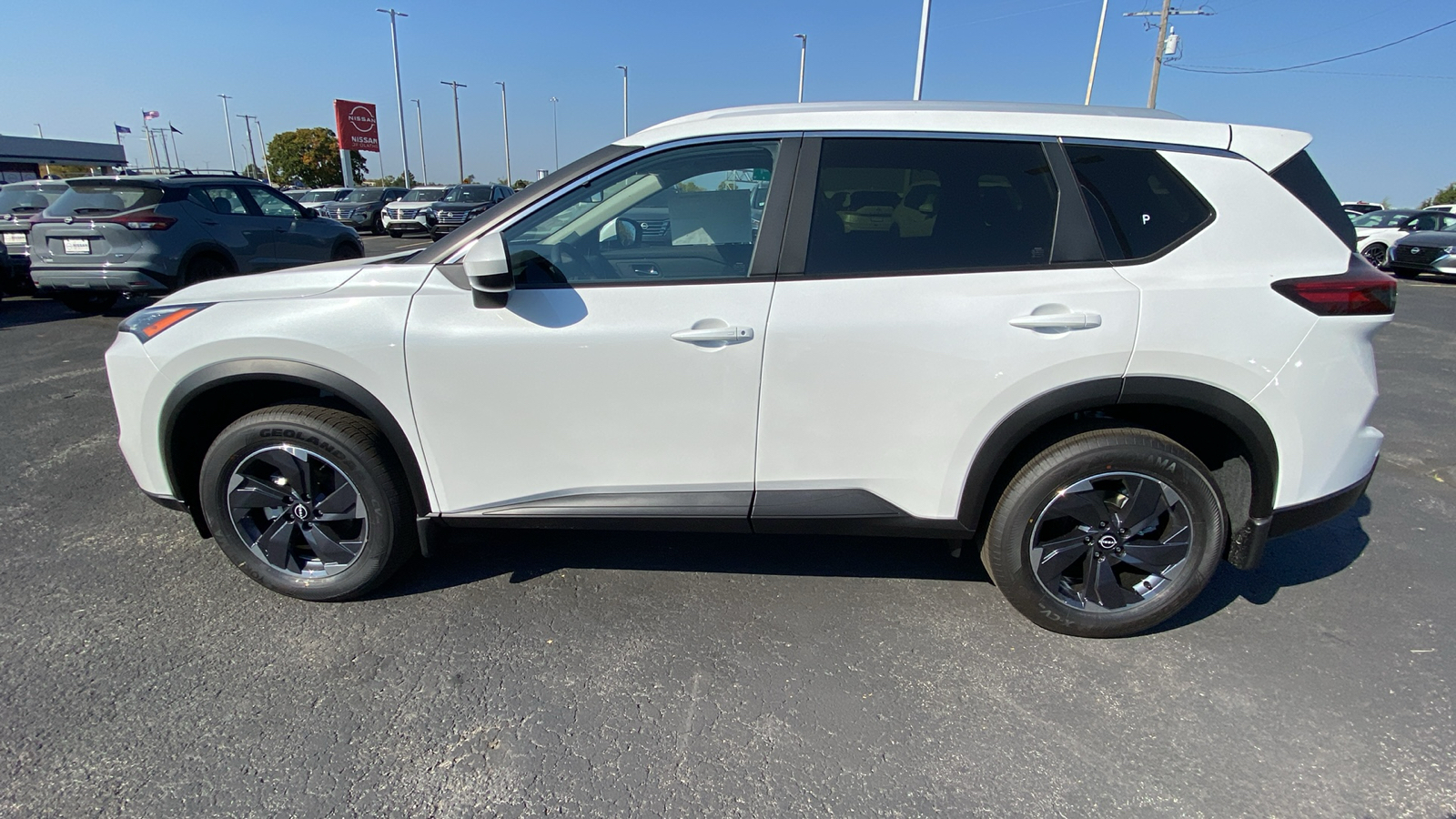 2024 Nissan Rogue SV 8