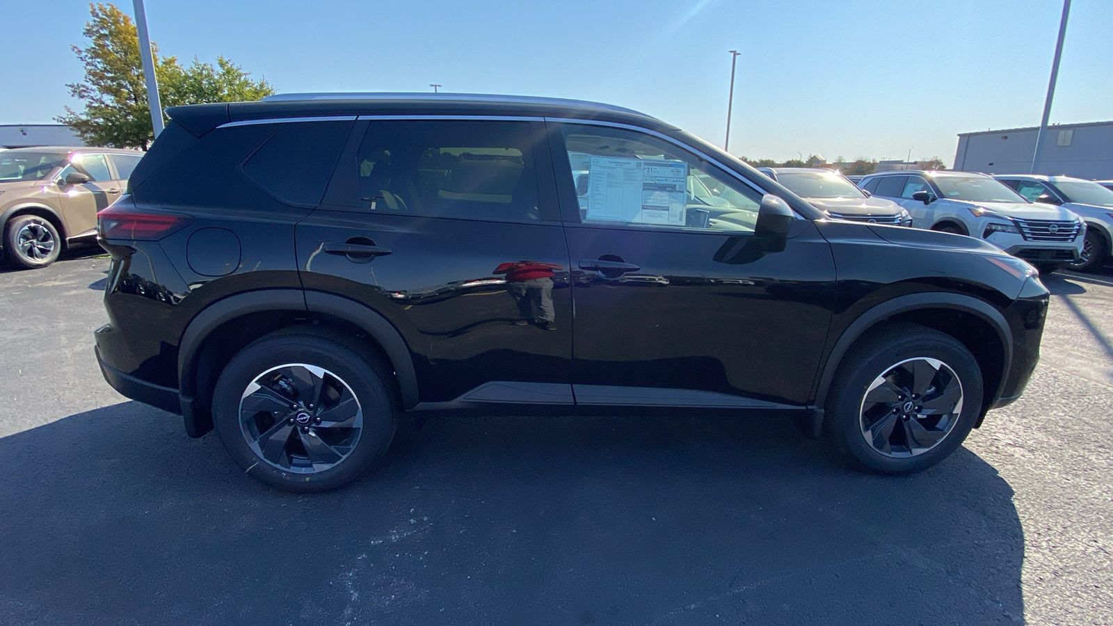 2024 Nissan Rogue SV 4