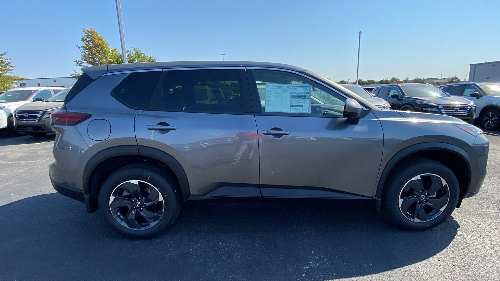 2024 Nissan Rogue SV 4