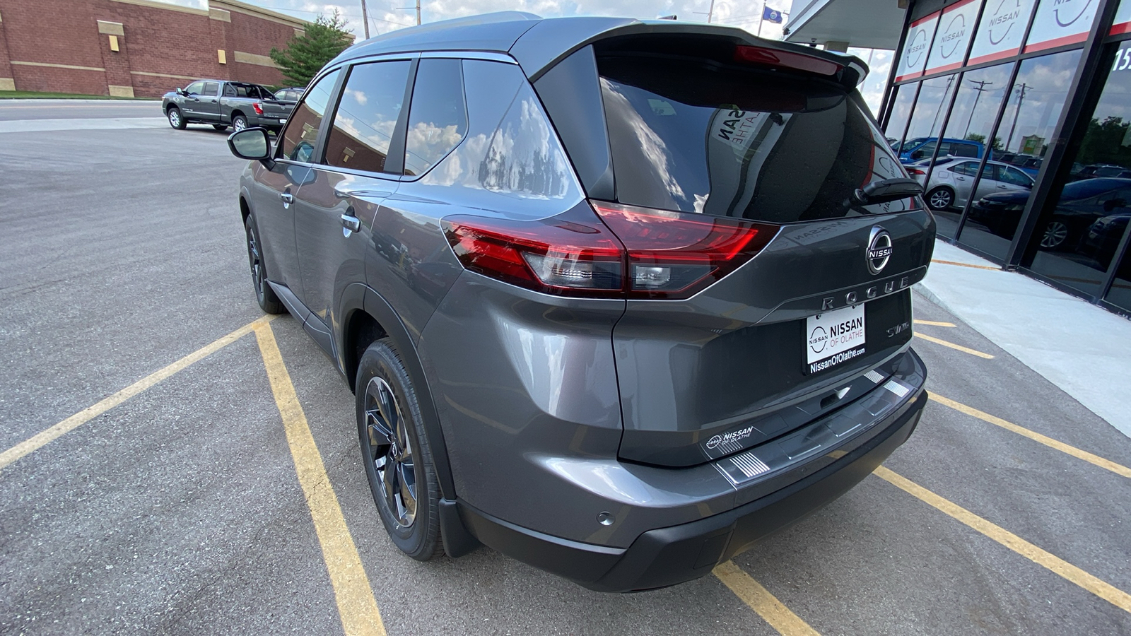 2024 Nissan Rogue SV 10