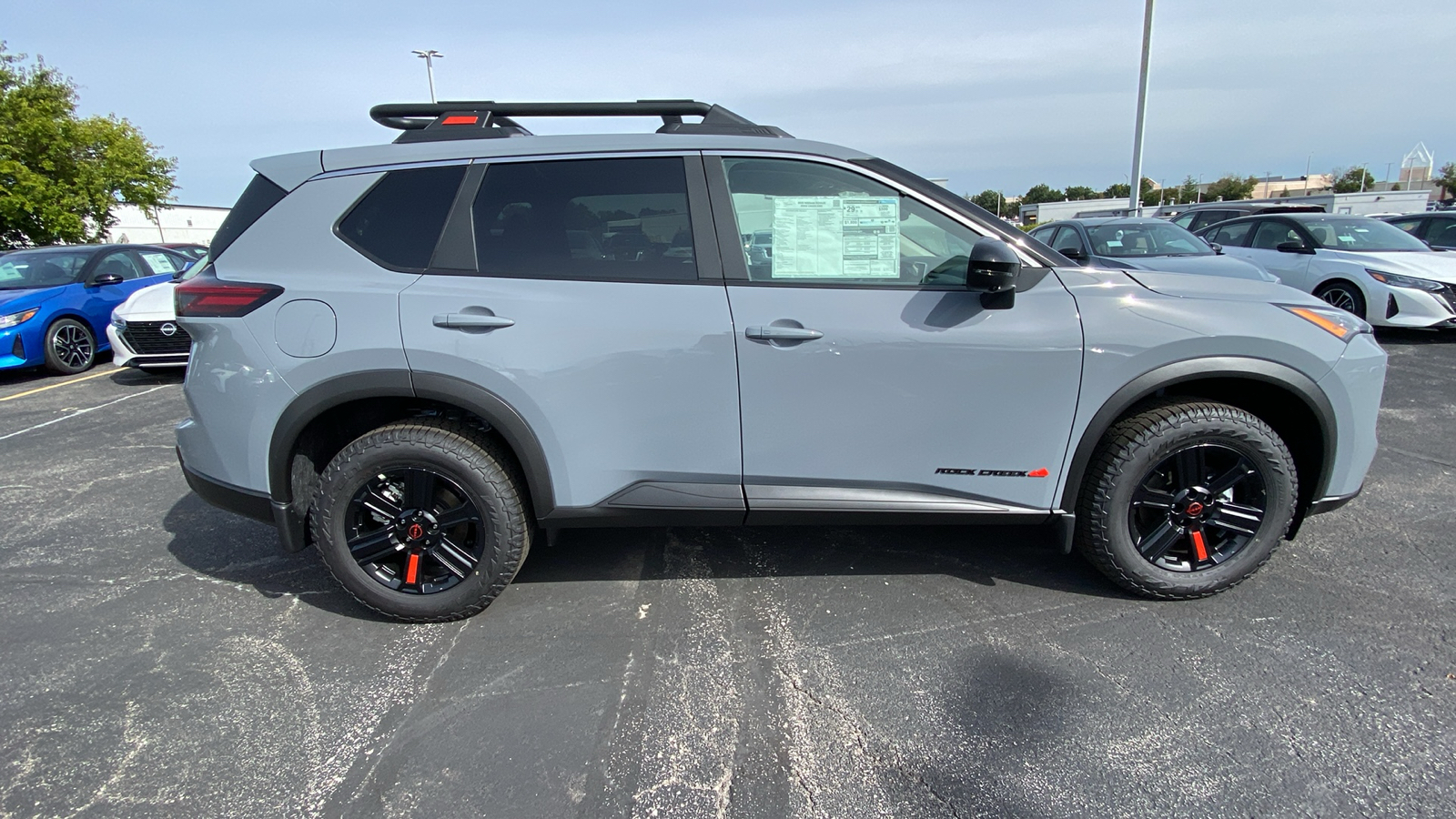 2025 Nissan Rogue SV 4