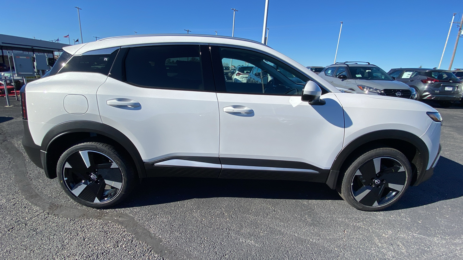 2025 Nissan Kicks SR 4