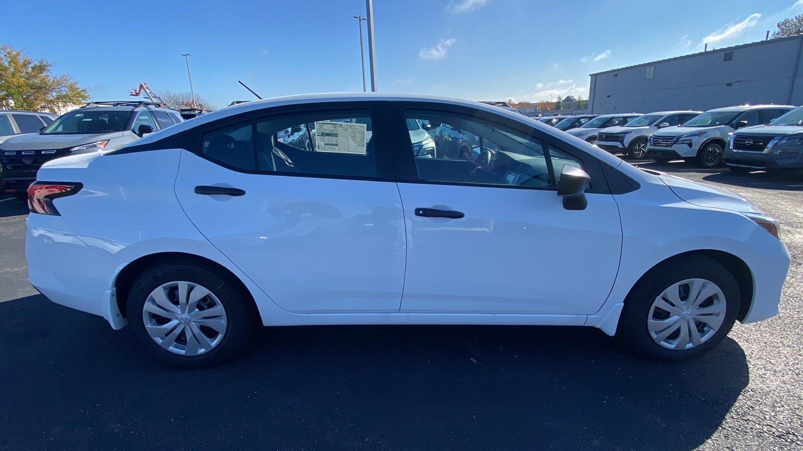 2025 Nissan Versa 1.6 S 4