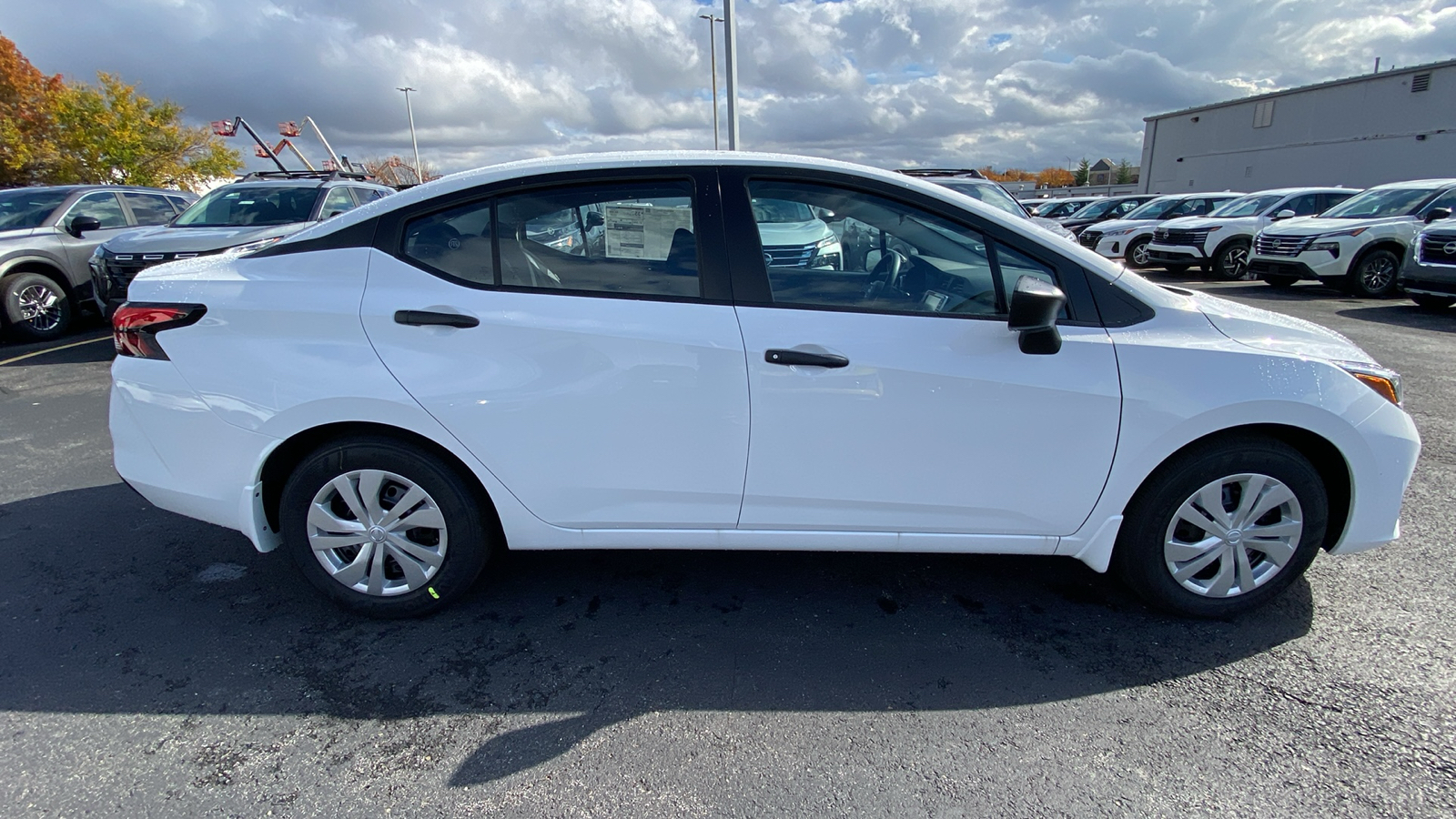 2025 Nissan Versa 1.6 S 4