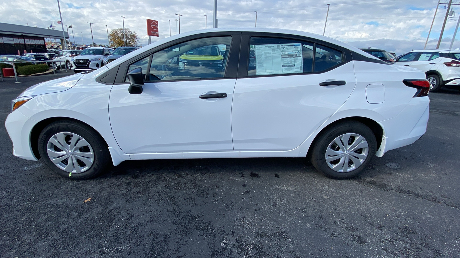 2025 Nissan Versa 1.6 S 8