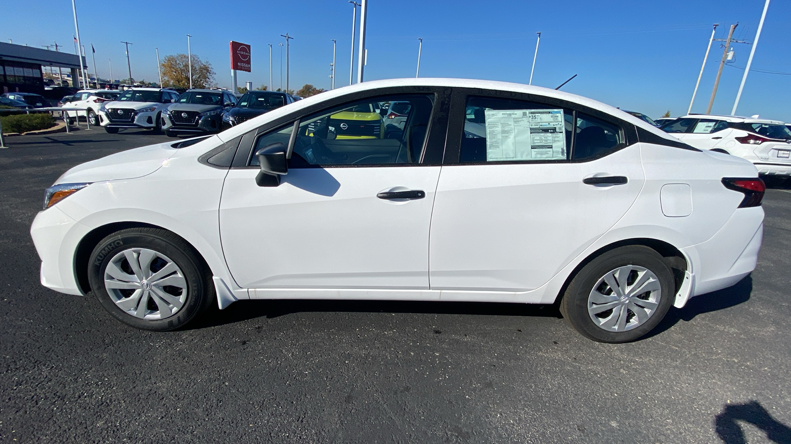 2025 Nissan Versa 1.6 S 8