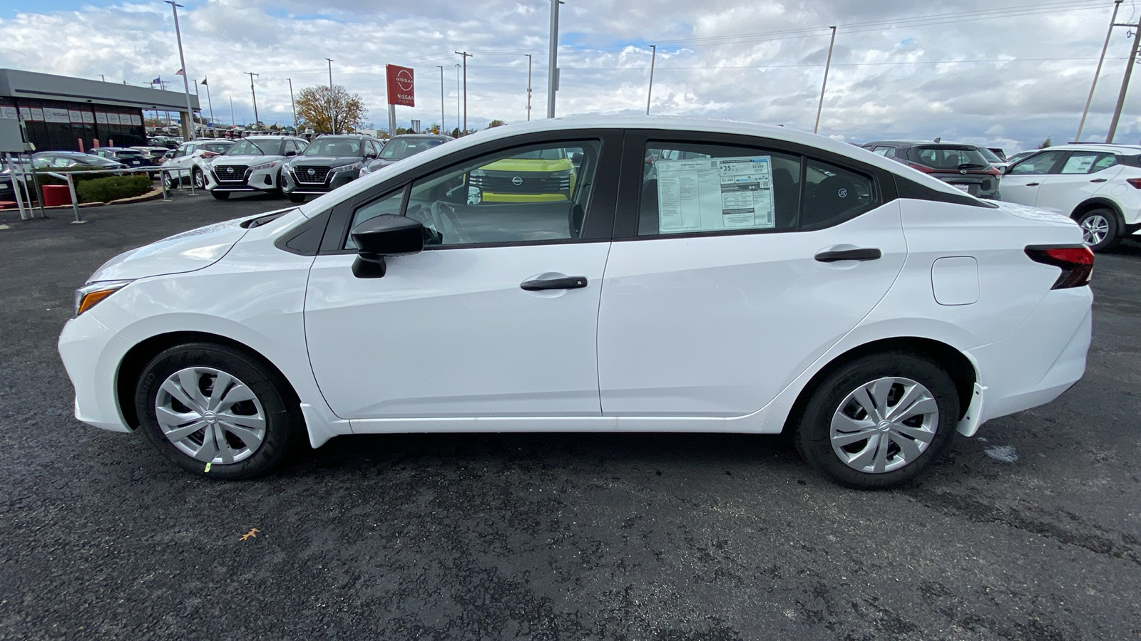 2025 Nissan Versa 1.6 S 8