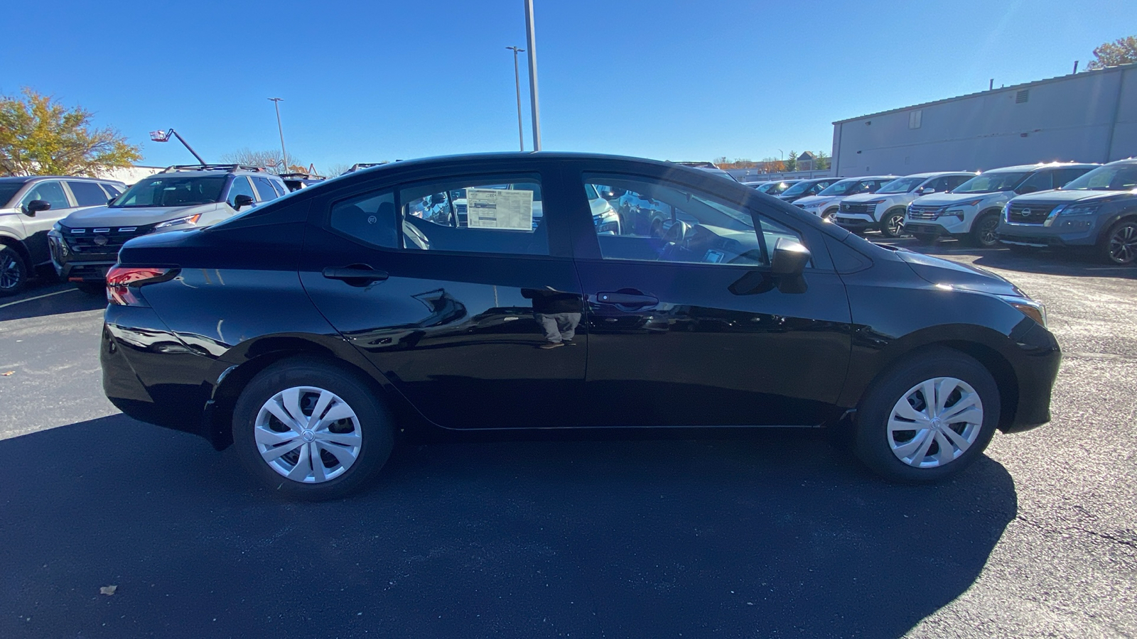 2025 Nissan Versa 1.6 S 4