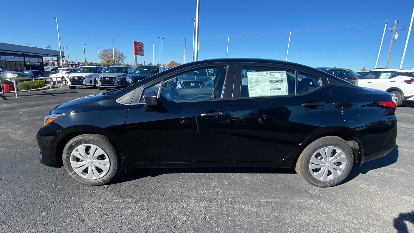 2025 Nissan Versa 1.6 S 8