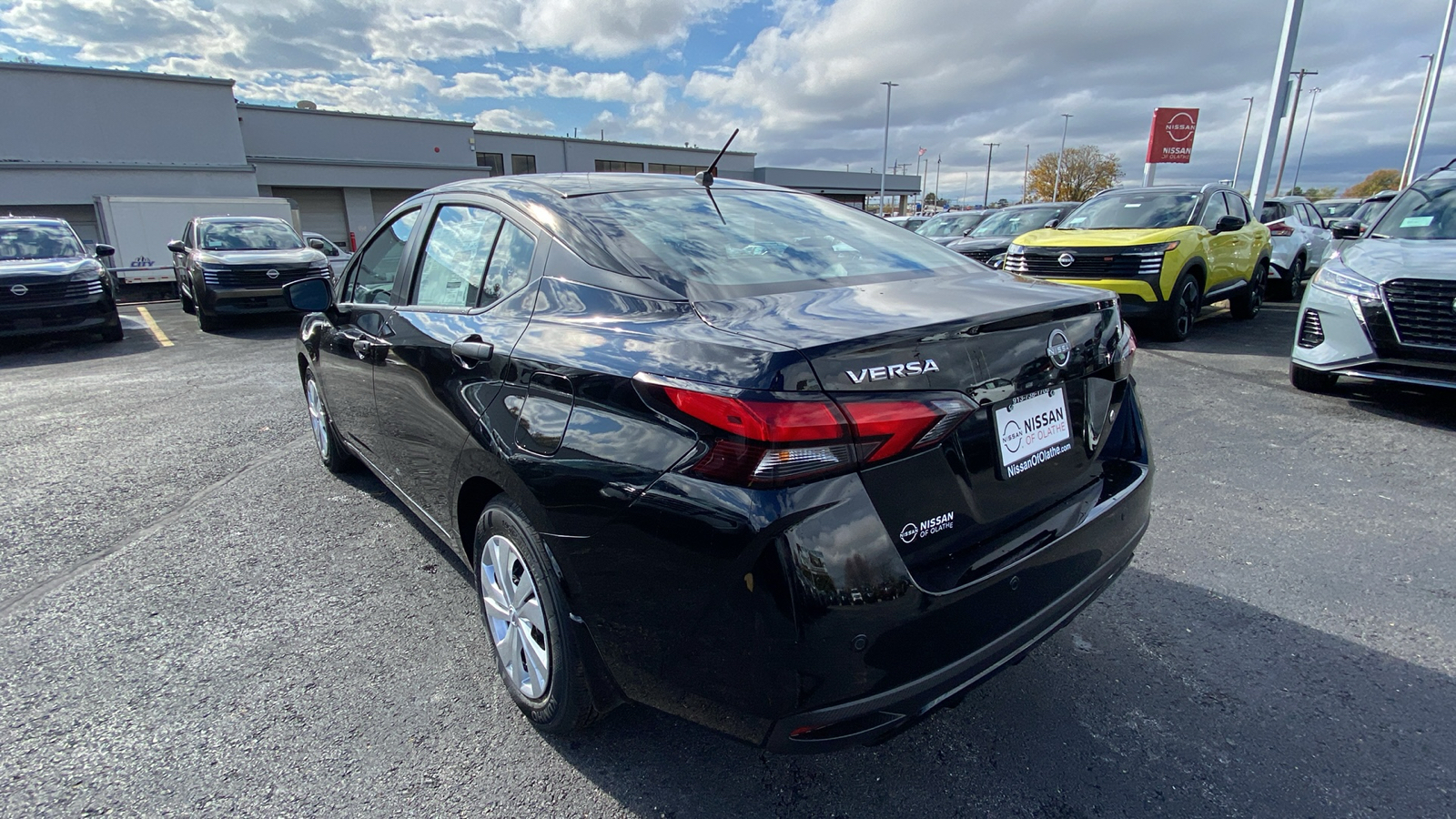 2025 Nissan Versa 1.6 S 7