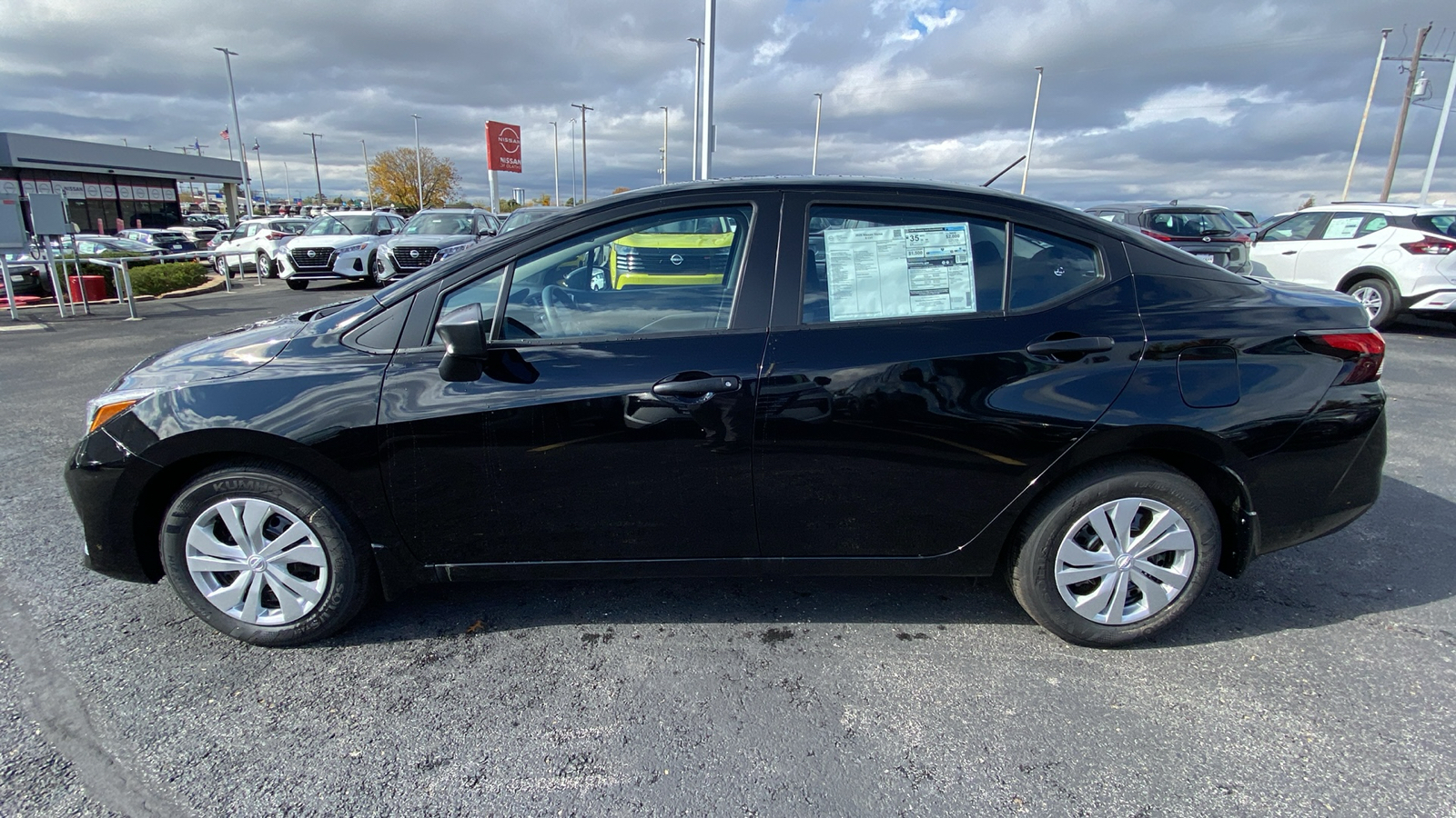 2025 Nissan Versa 1.6 S 8