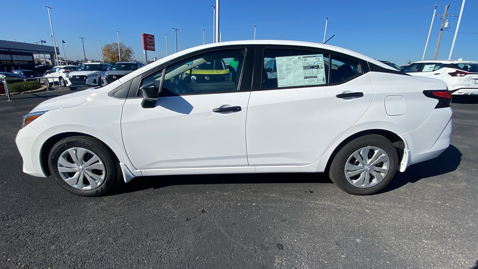 2025 Nissan Versa 1.6 S 8