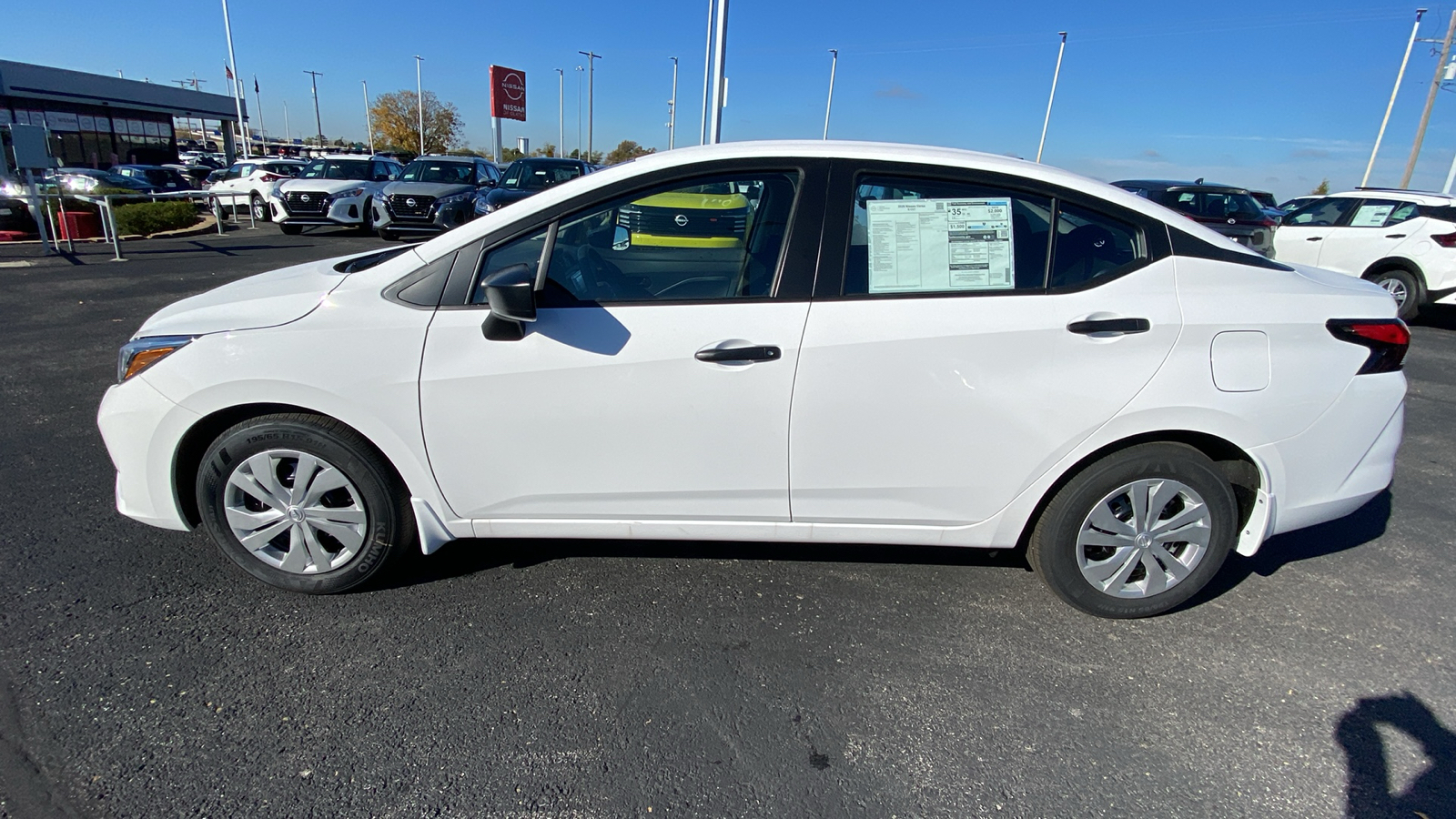 2025 Nissan Versa 1.6 S 8