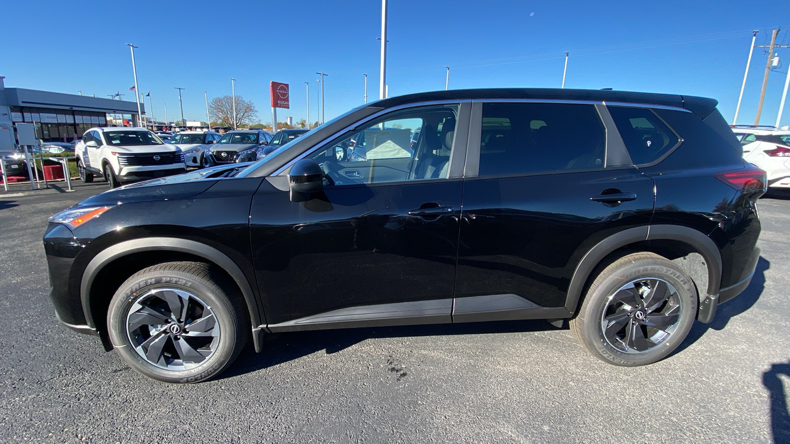 2025 Nissan Rogue SV 8