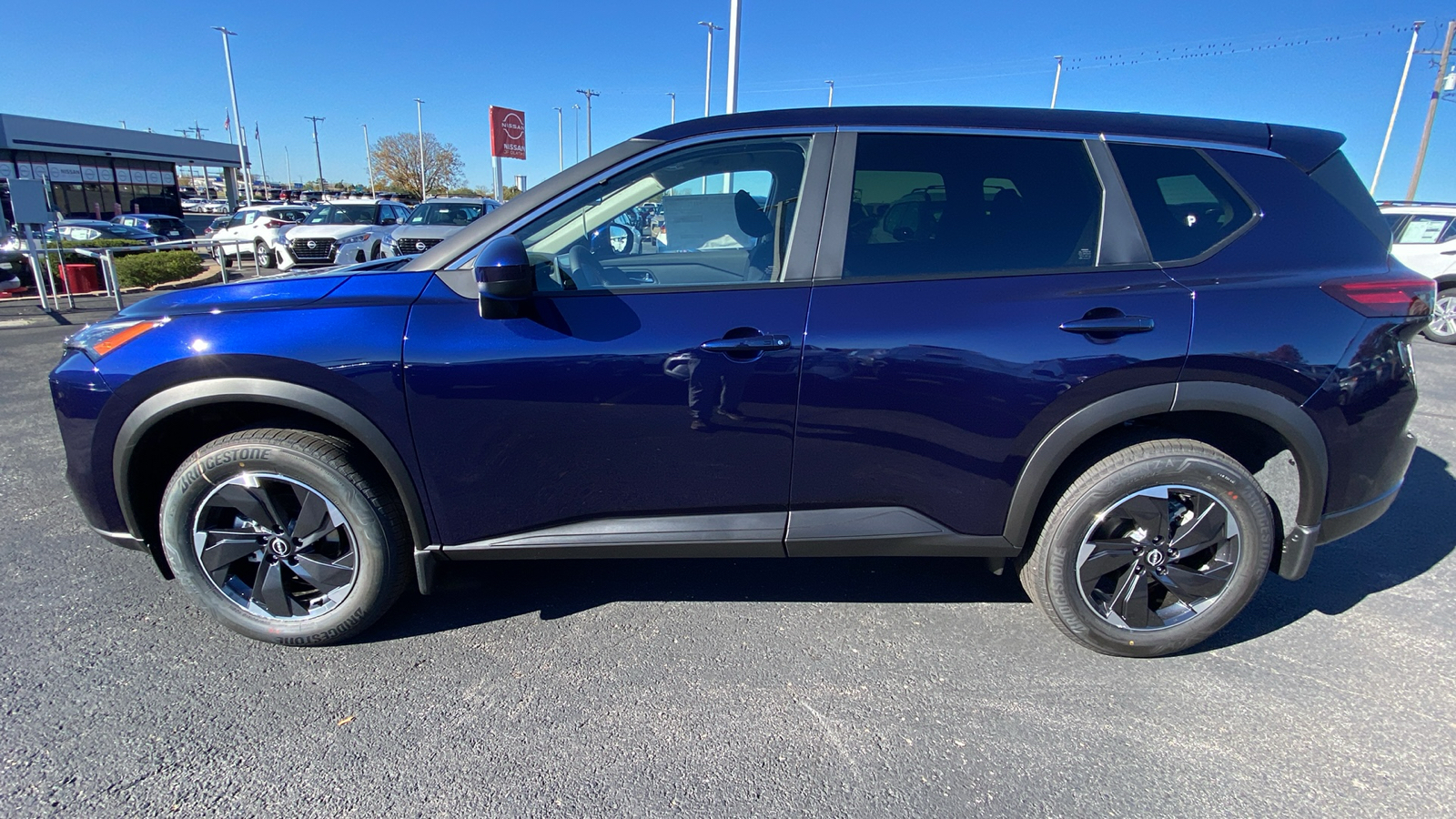 2025 Nissan Rogue SV 8