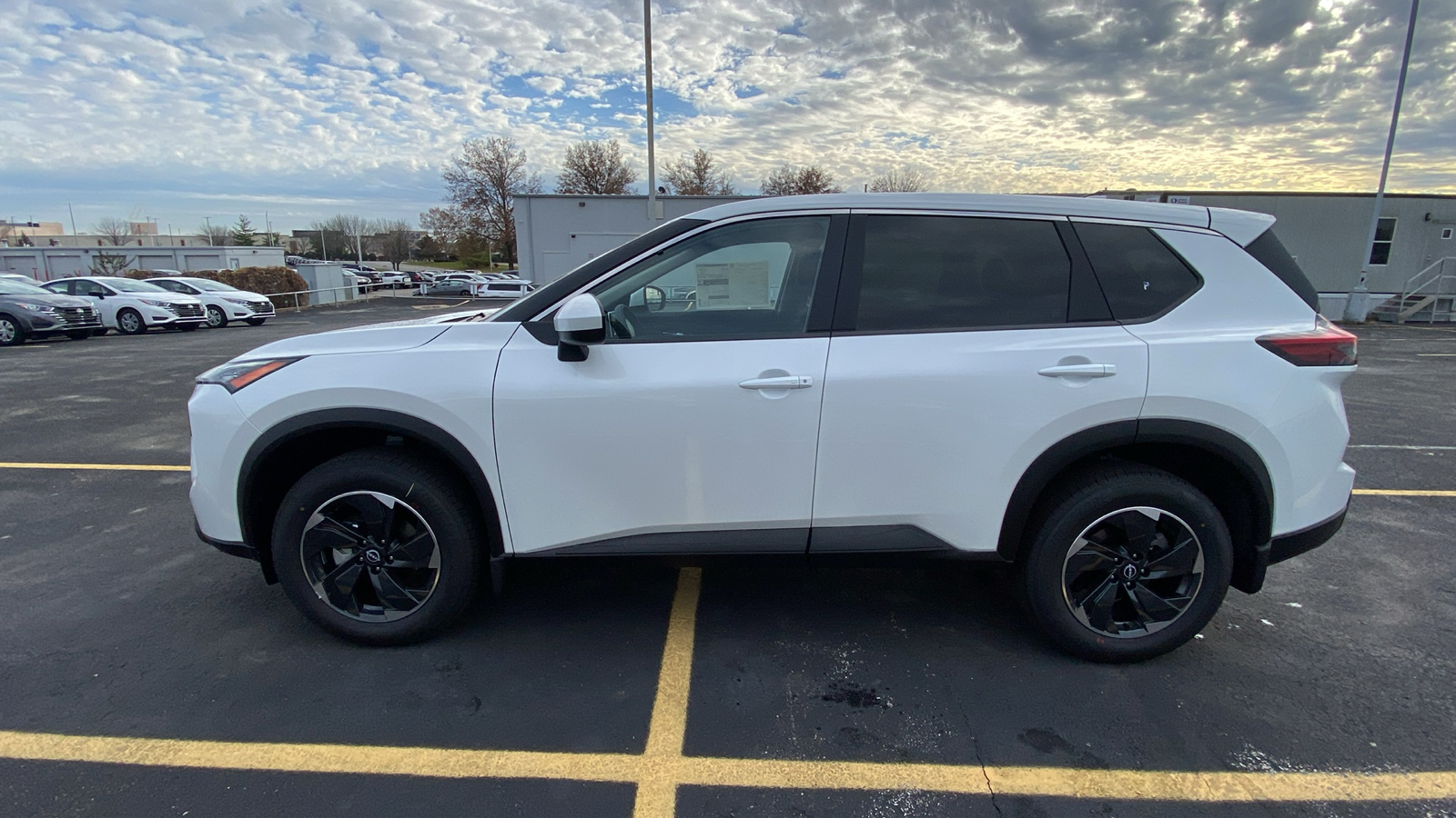 2025 Nissan Rogue SV 8