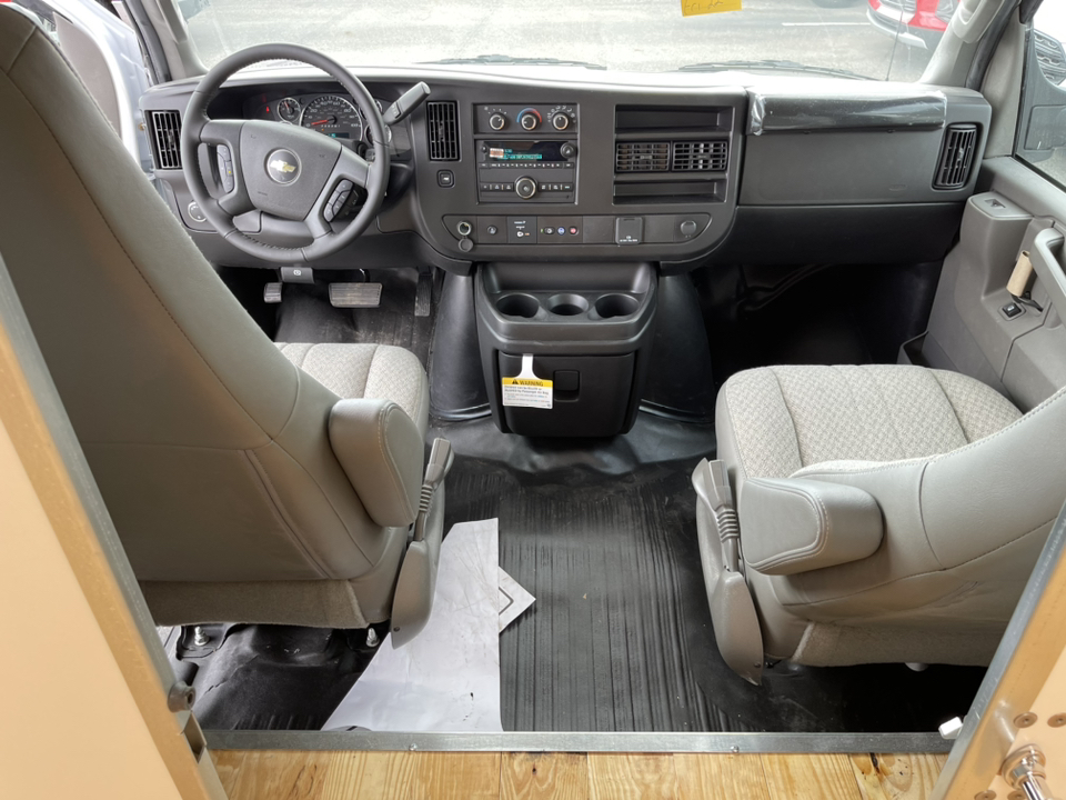2023 Chevrolet Express 3500 15 UNICELL AEROCELL BOX 30
