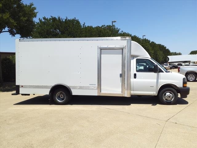 2023 GMC Savana 3500 Work Van 2