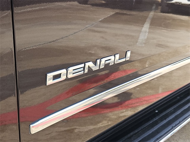 2016 GMC Yukon XL Denali 33