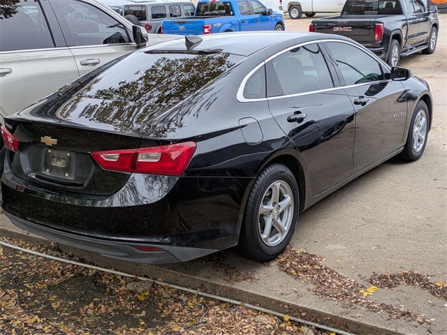 2017 Chevrolet Malibu LS 4