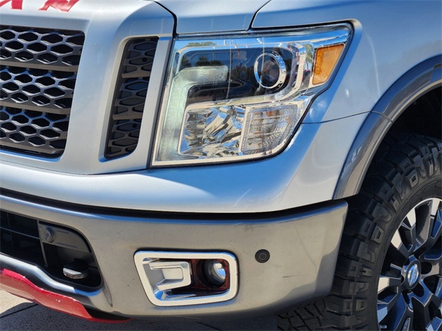 2018 Nissan Titan PRO-4X 9