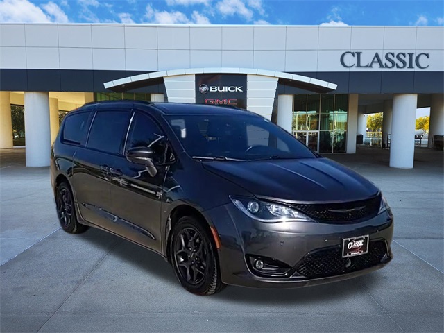 2019 Chrysler Pacifica Touring L 2