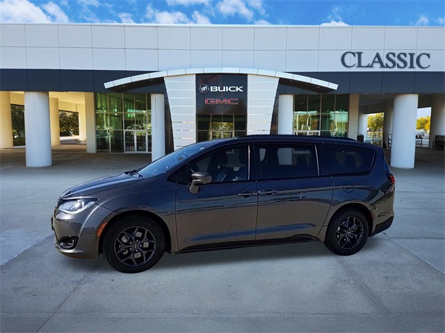 2019 Chrysler Pacifica Touring L 4