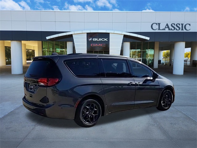 2019 Chrysler Pacifica Touring L 8