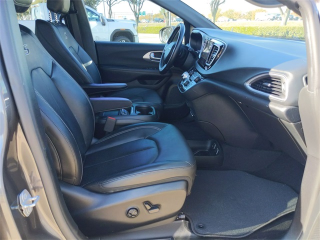 2019 Chrysler Pacifica Touring L 28