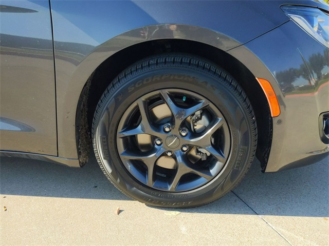 2019 Chrysler Pacifica Touring L 33