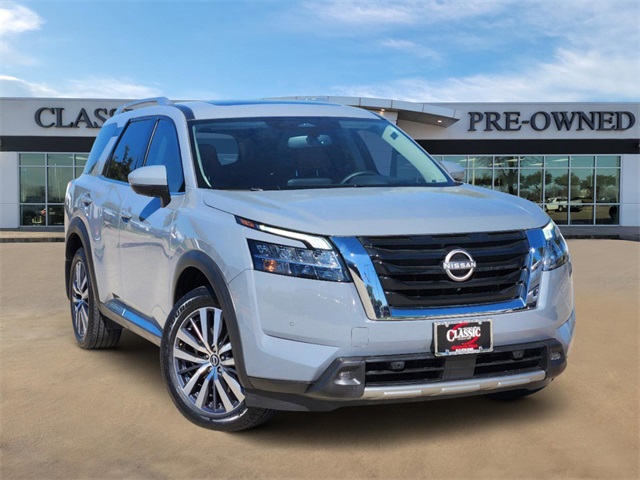 2022 Nissan Pathfinder Platinum 1