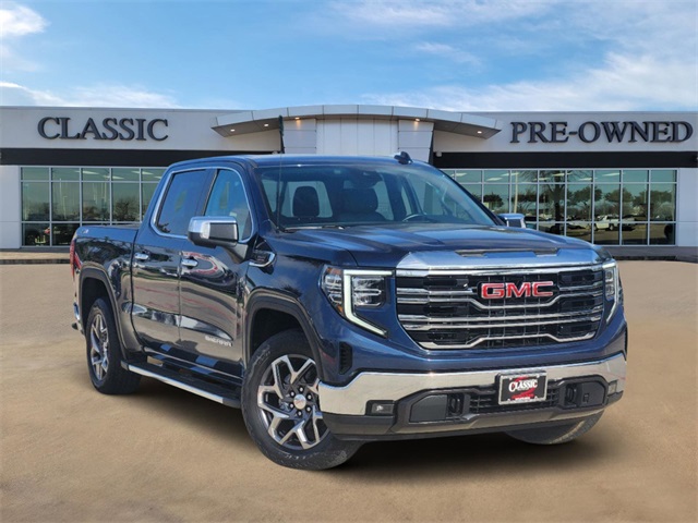 2022 GMC Sierra 1500 SLT 1